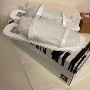 New DV Dolce vita sunshine jelly sandals.